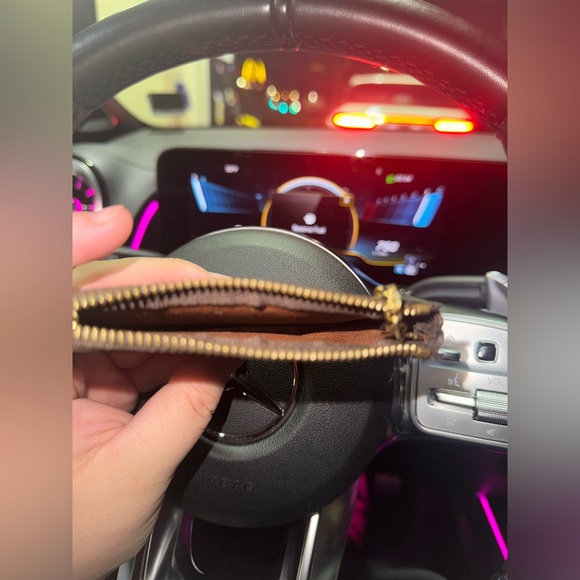 LOUIS VUITTON Monogram Key Pouch - Picture 4 of 4